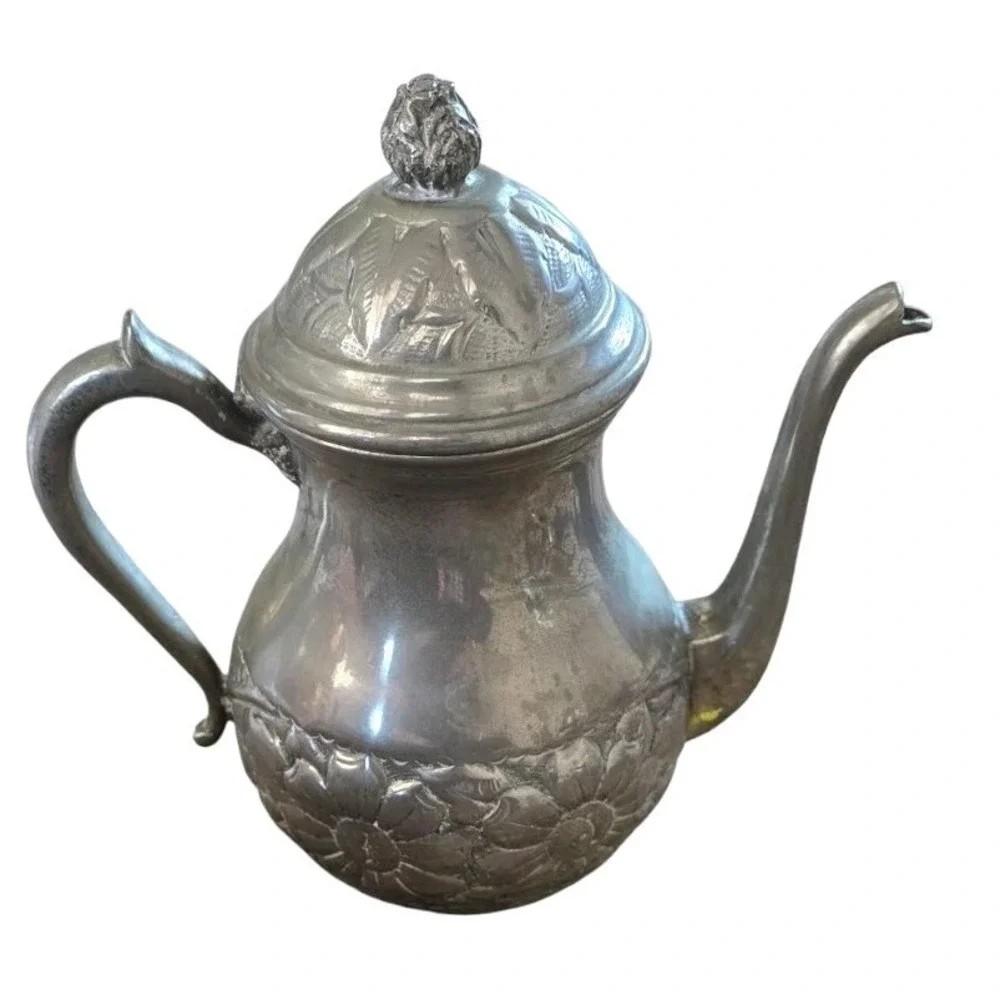 Vintage silver‎ plated teapot with hinged lid and floral engraving